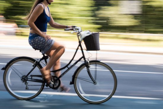 How to us panning to photograph movement